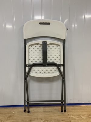 Chaises pliantes de plastique blanches extérieures en métal pour des chaises de réception en plein air d'événements
