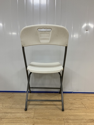 Chaises pliantes de plastique blanches extérieures en métal pour des chaises de réception en plein air d'événements
