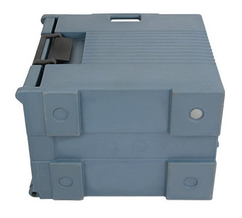 Contenant bleu pour le transport des aliments froids avec couvercle amovible à quatre roues / conception légère