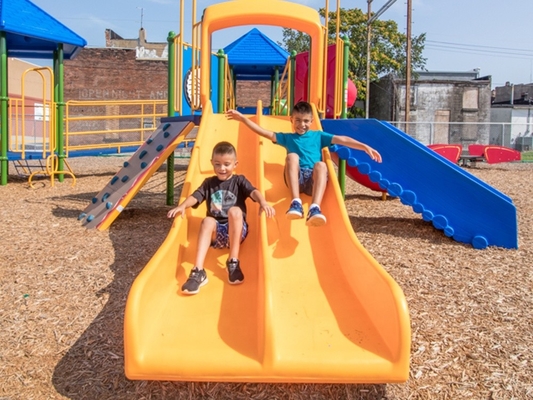 Produits adaptés aux besoins du client de Rotomoulded, terrain de jeu extérieur de glissière d'enfants