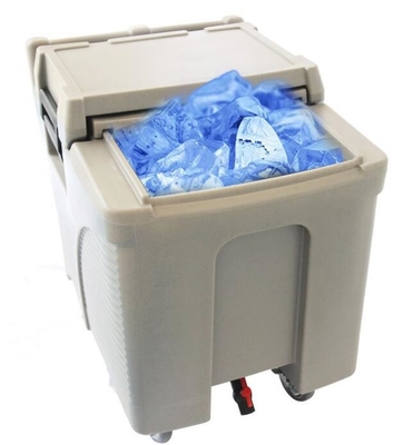 chariot Plastic With Wheels de la glace 125L isolé par restaurant